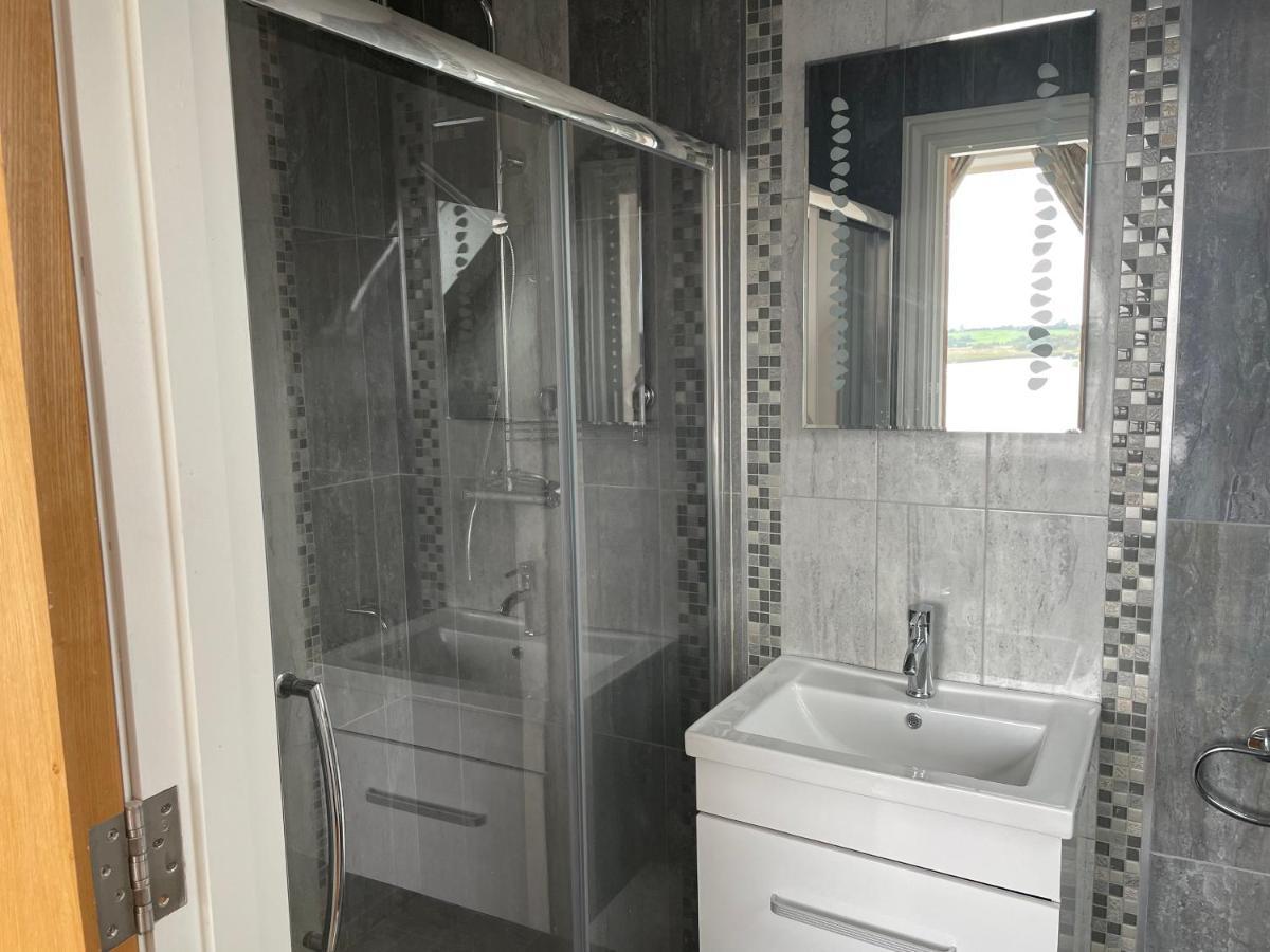 Appartement Lough Key Luxury Riverfront *