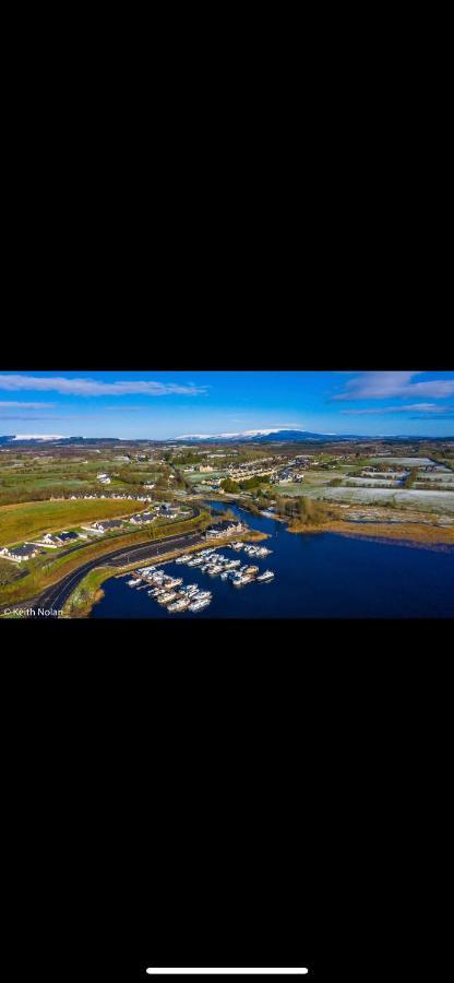 Lough Key Luxury Riverfront Appartement *
